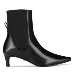 Botki Gino Rossi. Czarne botki Gino Rossi, bez wzorów, bez obcasa, na szpilce, bez zapięcia. Za 379.99 zł.