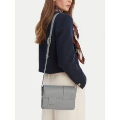 Torebka GINO ROSSI. Szare listonoszki Gino Rossi, bez wzorów, bez dodatków. Za 179.99 zł.