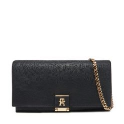 Torebka Tommy Hilfiger. Czarne kopertówki Tommy Hilfiger, bez wzorów, wizytowe, bez dodatków. Za 349.99 zł.