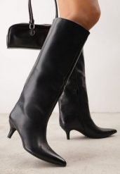 Czarne Klasyczne Kozaki na Kaczuszce z Noskiem w Szpic i Prostą Cholewką Dolesa. Czarne kozaki Born2be, bez wzorów, z dzianiny, eleganckie, bez obcasa, na obcasie, bez zapięcia. Za 189.99 zł.