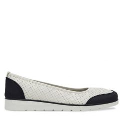 Baleriny Clara Barson. Białe baleriny Clara Barson, bez wzorów, bez obcasa, bez zapięcia. Za 79.99 zł.