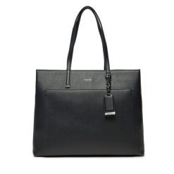 Torebka Calvin Klein. Czarne torebki klasyczne Calvin Klein, bez wzorów, klasyczne, bez dodatków. Za 379.99 zł.