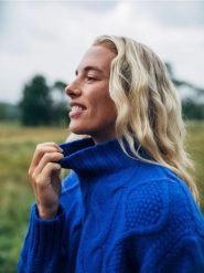 Wełniany sweter - niebieski. Niebieskie swetry Reserved, l, bez wzorów, z wełny, bez ramiączek. Za 299.99 zł.