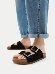 G-Star Raw Klapki CWB-WS-1128-50-S Czarny. Czarne klapki G-Star, bez wzorów, ze skóry, retro, bez obcasa, bez zapięcia. Za 179.99 zł.