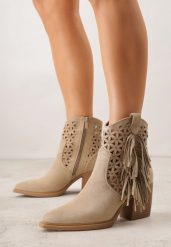 Ciemnobeżowe Ażurowe Botki Typu Kowbojki na Stożku Ozdobione Frędzlami Pentora. Brązowe botki Renee, w ażurowe wzory, z jeansu, bez obcasa, na obcasie, bez zapięcia. Za 159.99 zł.