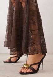 Ciemnobrązowe Eleganckie Klapki na Szpilce z Owalną Metaliczną Aplikacją Zelleva. Brązowe klapki Born2be, z aplikacjami, z jeansu, eleganckie, bez obcasa, na obcasie, bez zapięcia. Za 99.99 zł.