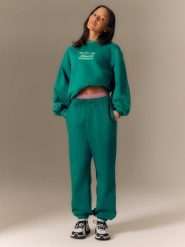 4F Bluza dresowa loose bez kaptura damska - zielona XS. Zielone bluzy 4f, xs, bez wzorów, z dresówki, bez ramiączek, bez kaptura. Za 169.99 zł.