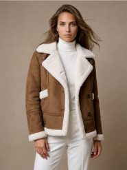 Kurtka pilotka z kożuchem z imitacji zamszu - brązowy. Brązowe kurtki Sinsay, l, bez wzorów, bez kaptura. W wyprzedaży za 75.99 zł.