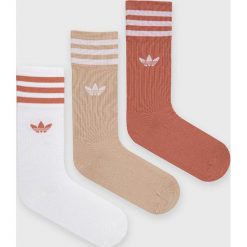 Adidas Originals skarpetki. Skarpetki adidas Originals, bez wzorów, z materiału. Za 69.99 zł.
