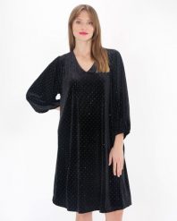 Luźna sukienka z cyrkoniami. Czarne sukienki Unisono, s, bez wzorów, z tkaniny, wizytowe, bez kołnierzyka, bez ramiączek, mini. Za 199.00 zł.