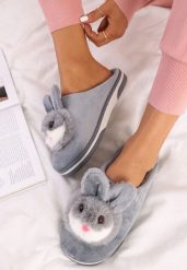 Szare Kapcie Antinna. Szare kapcie Renee, z aplikacjami, z dresówki. W wyprzedaży za 23.99 zł.