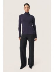 Soaked in Luxury Golf "Sina" w kolorze granatowym rozmiar: L. Niebieskie swetry Soaked in Luxury, l, bez wzorów, z wiskozy, klasyczne, bez ramiączek. Za 132.05 zł.