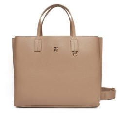 Torebka Tommy Hilfiger. Brązowe torebki klasyczne Tommy Hilfiger, bez wzorów, klasyczne, bez dodatków. Za 749.99 zł.