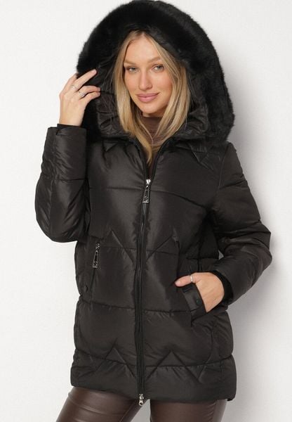 Czarna Pikowana Kurtka o Pudełkowym Kroju z Kapturem z Futerkiem Rearria. Czarne kurtki Born2be, na zimę, l, bez wzorów, z dzianiny, klasyczne, z kapturem. Za 189.99 zł.