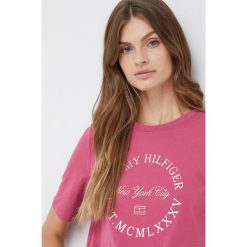 Tommy Hilfiger t-shirt bawełniany kolor różowy. Czerwone t-shirty Tommy Hilfiger, l, bez wzorów, z bawełny, bez kołnierzyka, bez ramiączek. Za 299.99 zł.