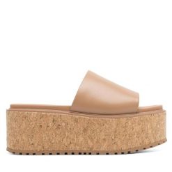 Klapki Lasocki. Brązowe klapki Lasocki, bez wzorów, bez obcasa, bez zapięcia. Za 249.99 zł.