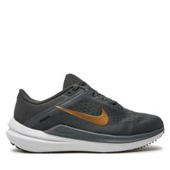 Buty do biegania Nike. Czarne buty do biegania Nike, bez wzorów, bez zapięcia, do biegania. Za 399.99 zł.