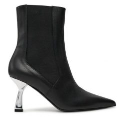 Botki Pollini. Czarne botki Pollini, bez wzorów, bez obcasa, na szpilce, bez zapięcia. Za 1,139.00 zł.