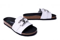 DR. BRINKMANN 700559-03 weiss, klapki damskie. Białe klapki Dr. Brinkmann, bez wzorów, bez obcasa, bez zapięcia. Za 219.90 zł.
