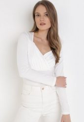 Biała Bluzka Phylys. Białe bluzki Born2be, m, bez wzorów, z dzianiny, bez kołnierzyka, bez ramiączek. W wyprzedaży za 76.49 zł.
