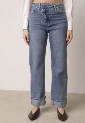 Niebieskie Jeansy Bawełniane z Asymetrycznym Zapięciem i Wywiniętymi Nogawkami Ellenesta. Niebieskie jeansy Born2be, l, bez wzorów, z bawełny, eleganckie, z podwyższonym stanem. Za 129.99 zł.