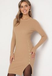 Ciemnobeżowa Prążkowana Sukienka z Modalem i Wiskozą o Dopasowanym Kroju Ozdobiona Napami Reallia. Brązowe sukienki Born2be, m, bez wzorów, z jeansu, eleganckie, bez kołnierzyka, bez ramiączek, midi, dopasowane. W wyprzedaży za 84.99 zł.