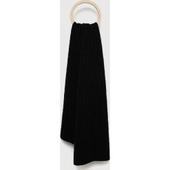 Moschino szalik damski kolor czarny wzorzysty. Czarne szaliki i kominy MOSCHINO, bez wzorów, z dzianiny. W wyprzedaży za 259.99 zł.