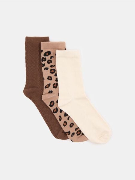 Skarpetki 3 pack - beżowy. Brązowe skarpetki Sinsay, bez wzorów. Za 15.99 zł.