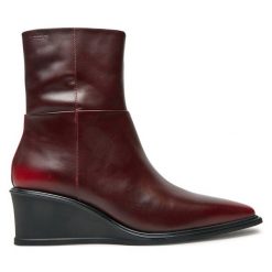 Botki Vagabond Shoemakers. Czerwone botki Vagabond Shoemakers, bez wzorów, bez obcasa, na koturnie, bez zapięcia. Za 399.99 zł.