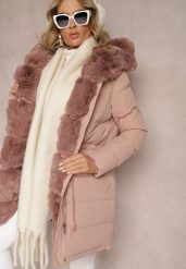 Różowa Pikowana Kurtka z Futerkiem i Kapturem Merlara. Czerwone kurtki Renee, l, bez wzorów. W wyprzedaży za 195.99 zł.