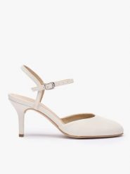 Kremowe czółenka ślubne slingback ze skóry licowej. Brązowe czółenka Ryłko, bez wzorów, z gumy, eleganckie, z okrągłym noskiem, bez obcasa, na obcasie, bez zapięcia. Za 379.99 zł.