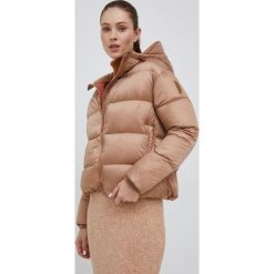 Bomboogie kurtka puchowa damska kolor beżowy zimowa oversize. Brązowe kurtki Bomboogie, na zimę, l, bez wzorów, z puchu, bez kaptura. Za 1,549.90 zł.