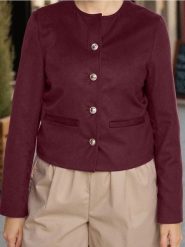 Elegancka kurtka z imitacji zamszu i ozdobnymi guzikami - czerwony. Czerwone kurtki Sinsay, l, bez wzorów, eleganckie, bez kaptura. W wyprzedaży za 39.99 zł.