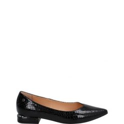 LAKIEROWANE BALERINY 99 COCCO NERO. Baleriny Venezia, bez wzorów, z lakierowanej skóry, bez obcasa, bez zapięcia. Za 175.00 zł.
