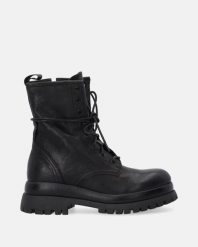 CZARNE SKÓRZANE WORKERY DAMSKIE E006LEBLOBB055. Czarne botki Venezia, bez wzorów, ze skóry, bez obcasa, bez zapięcia. Za 629.00 zł.