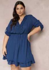 Granatowa Sukienka Mini z Gumką w Talii i Koronkowymi Wstawkami Kelia. Niebieskie sukienki Renee, na co dzień, l, bez wzorów, z koronki, eleganckie, bez kołnierzyka, bez ramiączek, mini, kopertowe. W wyprzedaży za 75.99 zł.
