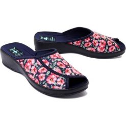 ADANEX DAISY 27205 DAK28DD CW/CZ czerwony, kapcie damskie. Czerwone kapcie Adanex, bez wzorów. Za 59.99 zł.