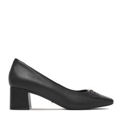 Czółenka MEXX. Czarne czółenka Mexx, bez wzorów, bez obcasa, bez zapięcia. Za 369.99 zł.