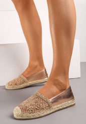 Szampańskie Espadryle na Płaskiej Plecionej Podeszwie z Ażurowym Noskiem Qianatia. Żółte espadryle Born2be, w ażurowe wzory, z jeansu, eleganckie, bez obcasa, na płaskiej podeszwie. W wyprzedaży za 67.99 zł.