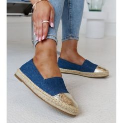 Niebiesko-złote błyszczące espadryle Surana niebieskie. Niebieskie espadryle bez wzorów, z materiału, młodzieżowe, z okrągłym noskiem, bez obcasa. Za 81.83 zł.