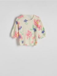 Wzorzysty sweter z krótkimi rękawami - wielobarwny. Swetry Reserved, l, bez wzorów, z dzianiny, bez ramiączek. W wyprzedaży za 89.99 zł.