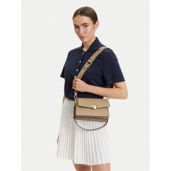 Torebka Lacoste. Czerwone torebki klasyczne Lacoste, bez wzorów, klasyczne, bez dodatków. Za 1,069.00 zł.