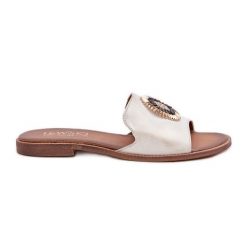 Lewski Shoes Skórzane Klapki Z Ozdobą Na Płaskim Obcasie Lewski 3047/O Złoty Przecierany. Żółte klapki z aplikacjami, ze skóry, casualowe, bez obcasa, na płaskiej podeszwie, bez zapięcia. Za 432.39 zł.