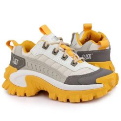 Buty sportowe do chodzenia Cat INTRUDER. Białe buty treningowe Caterpillar, bez wzorów, bez zapięcia, trekkingowe. W wyprzedaży za 349.00 zł.