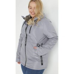 Szara Kurtka Parka z Kapturem Saari. Szare kurtki Born2be, plus size, bez wzorów, z jeansu, z kapturem. W wyprzedaży za 164.99 zł.