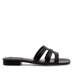 Klapki Nine West. Czarne klapki Nine West, bez wzorów, bez obcasa, bez zapięcia. Za 179.99 zł.