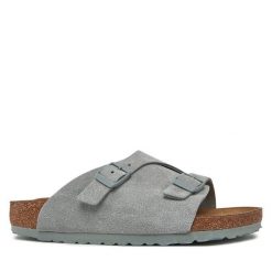 Klapki Birkenstock. Zielone klapki Birkenstock, bez wzorów, bez obcasa, bez zapięcia. Za 599.99 zł.