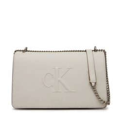 Torebka Calvin Klein Jeans. Białe kopertówki Calvin Klein Jeans, bez wzorów, z jeansu, bez dodatków. Za 329.99 zł.