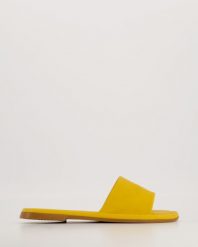 ŻÓŁTE KLAPKI DAMSKIE 060242305 YELLOW. Żółte klapki Venezia, bez wzorów, ze skóry, bez obcasa, bez zapięcia. Za 159.00 zł.