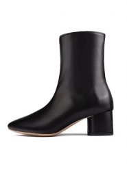 Loft37 Skórzane botki "Simple One" w kolorze czarnym rozmiar: 41. Czarne botki loft37, bez wzorów, eleganckie, bez obcasa, bez zapięcia. Za 335.02 zł.